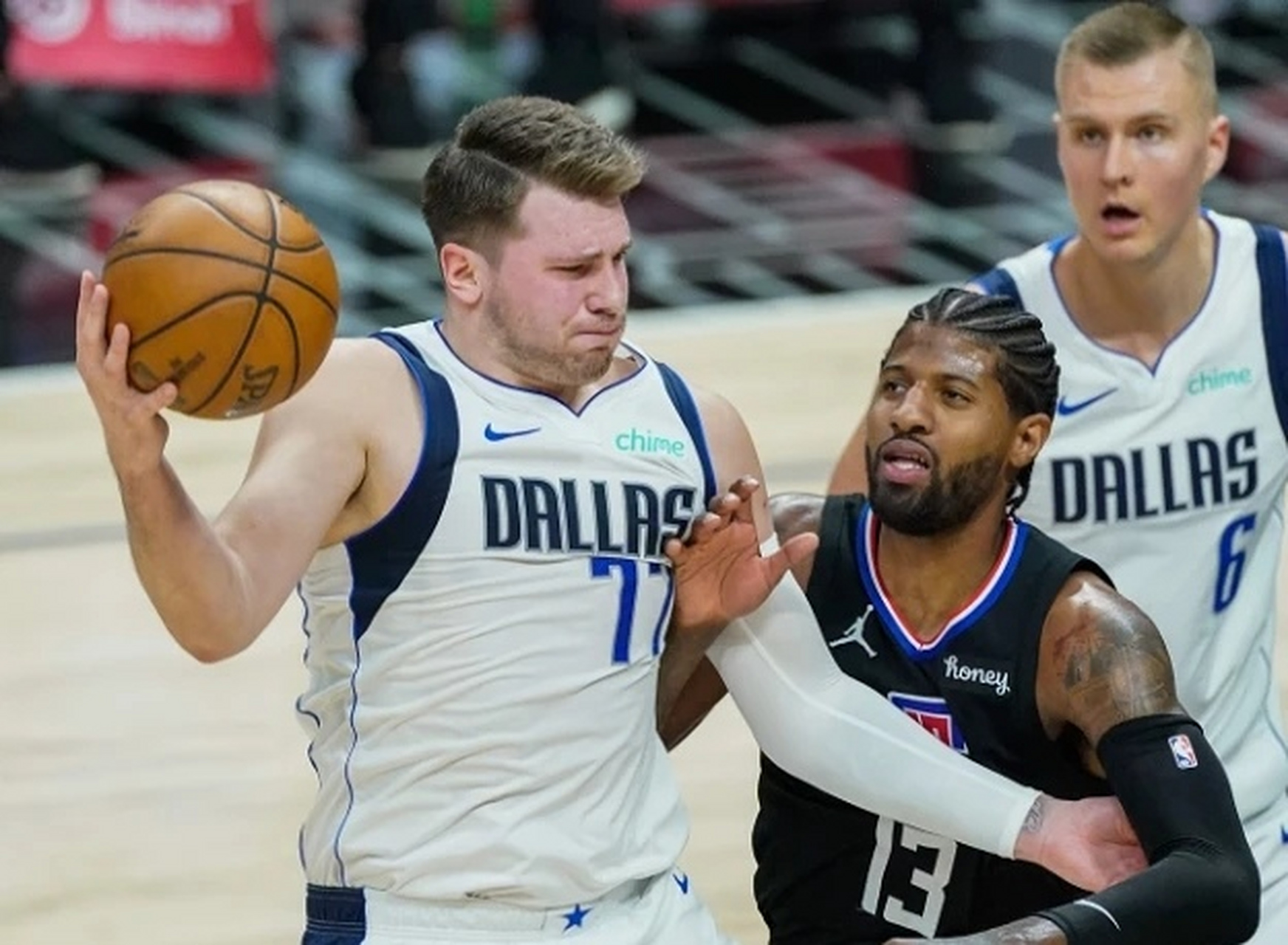 包含从德布劳内连续三场比赛得分超过悬念迭起到费德勒在独行侠比赛中比分优势明显，斯图加特冲刺阶段远射贴柱的词条